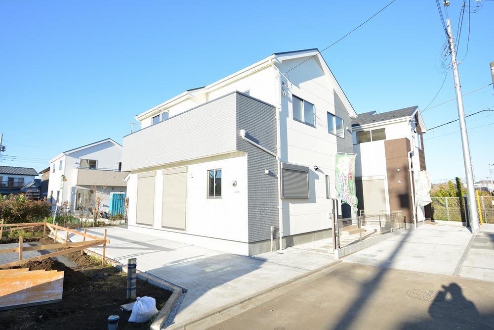 Local appearance photo. Local (12 May 2013) Shooting