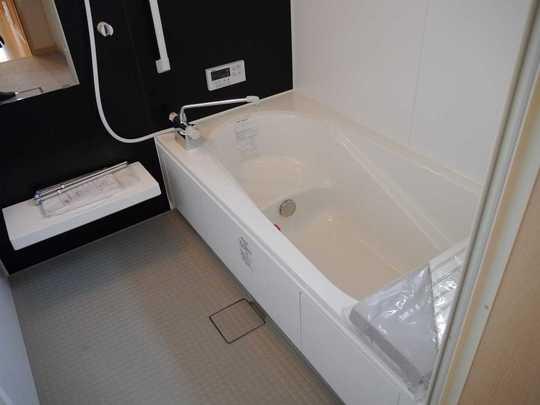 Bathroom. 1 tsubo size ・ Barrier-free type ・ With bathroom dryer