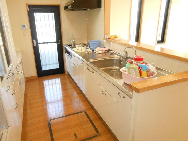 Kitchen. Indoor (12 May 2013) Shooting