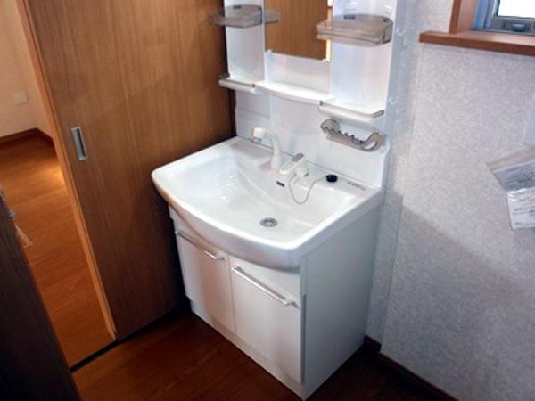 Wash basin, toilet. Indoor (11 May 2013) Shooting