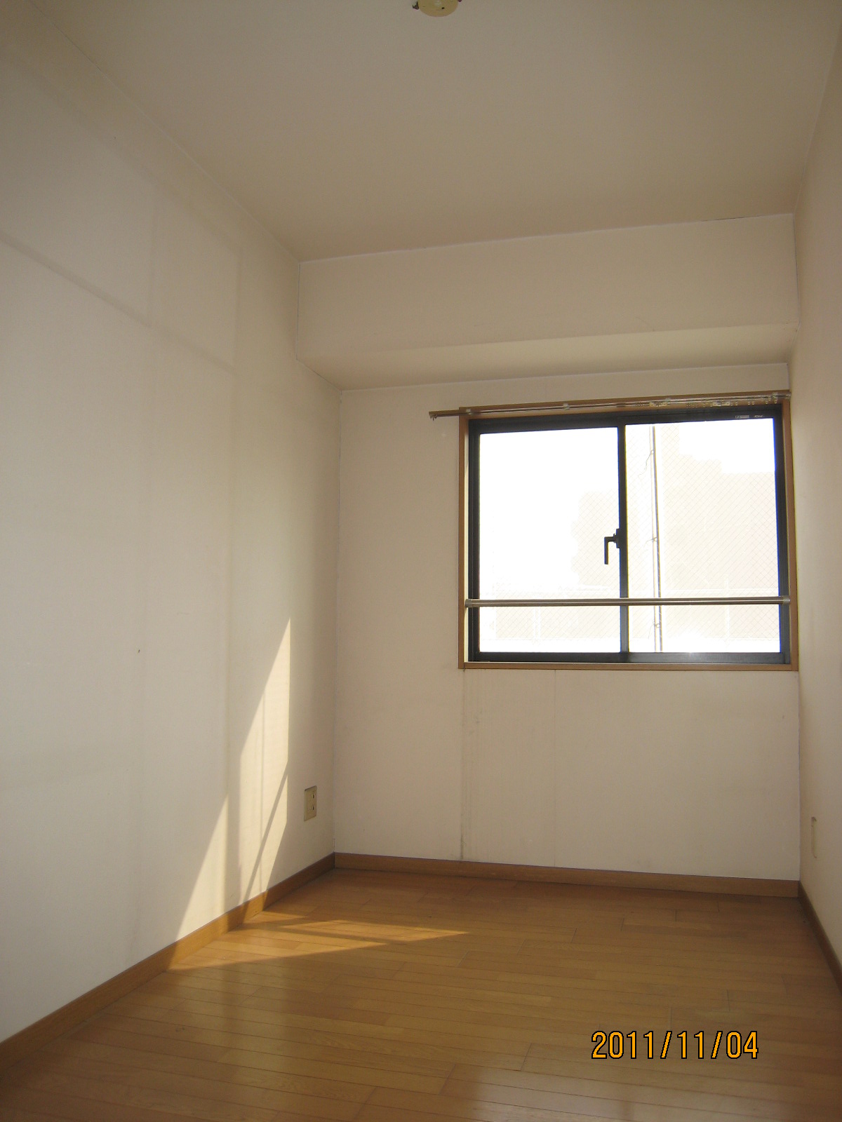 Living and room. Western-style 4.2 tatami mats (1) Will be inverted type of photo.
