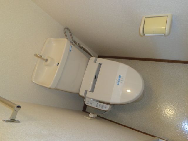 Toilet.  ◆ Bidet with cleanliness overflowing toilet