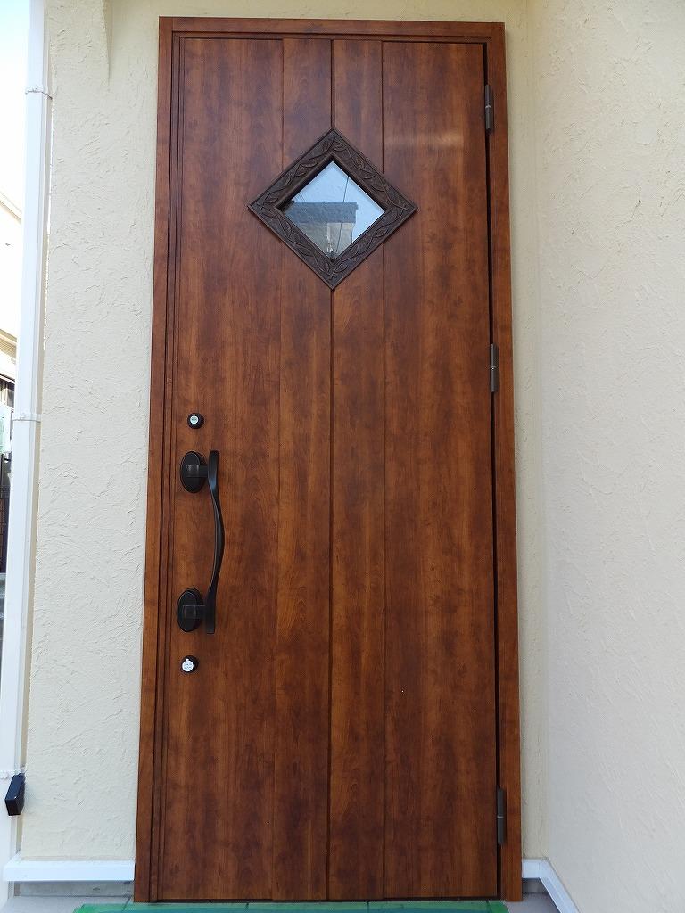 Entrance. A warm image in woodgrain