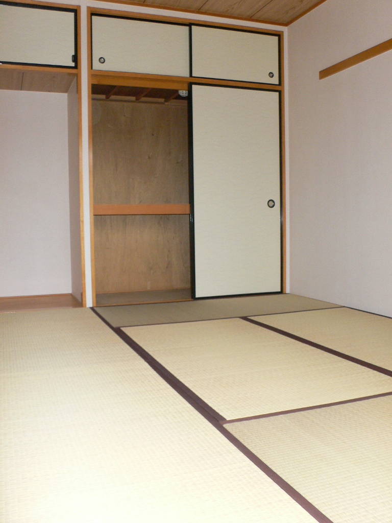 Living and room. Japanese-style room 6.0 tatami Inverted type ・ It will be in a separate dwelling unit photos.