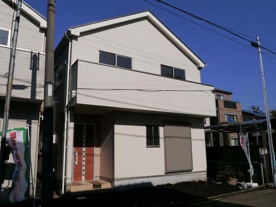 Local appearance photo. A convenience store in a quiet residential area of the upper groove Station 15-minute walk ・ Drugstore a 2-minute walk, 8-minute super walk and is living convenient environment. It is also a good per sun in the south road 6m.