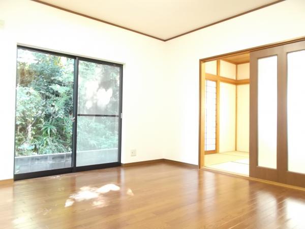 Living. LDK and Japanese are available on earth because it is between continued. 