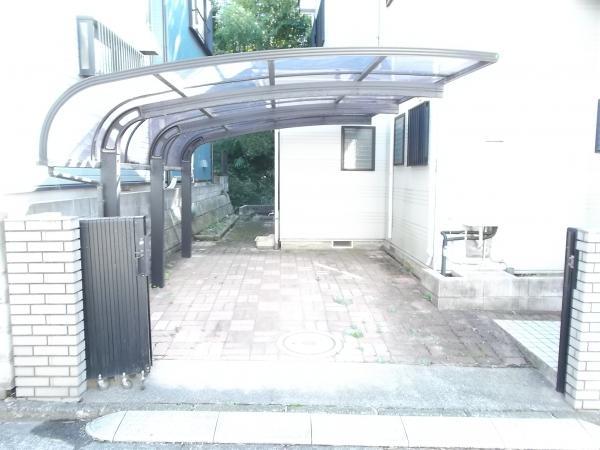 Parking lot. Parking space for 1 vehicle. 