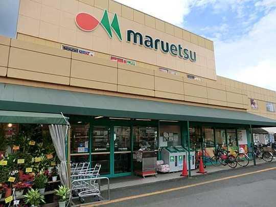 Shopping centre. Until Maruetsu 1435m