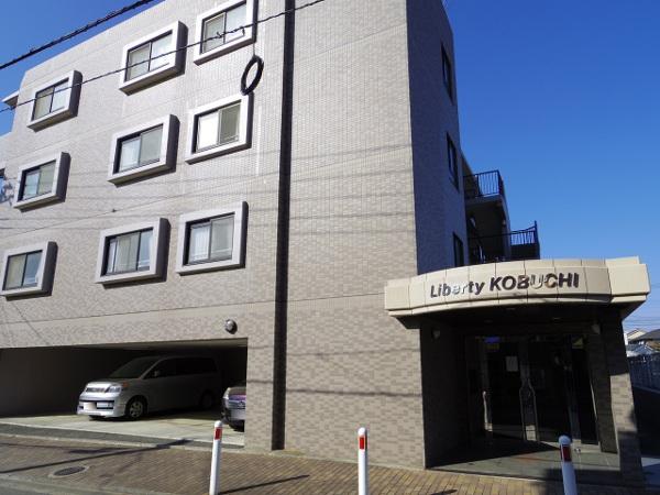 Entrance. Local (12 May 2013) Shooting