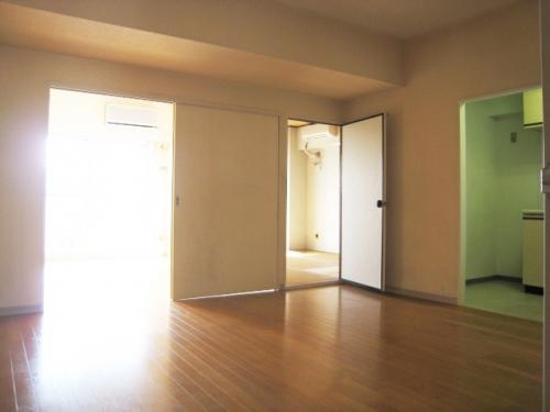 Living. LD (11 May 2013) Shooting