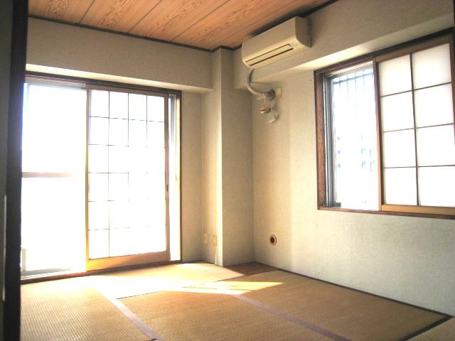 Non-living room. Japanese-style room part, Southwestward (November 2013) Shooting