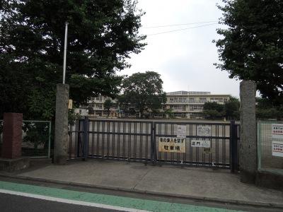 Primary school. 200m up to elementary school Fuchinobe elementary school
