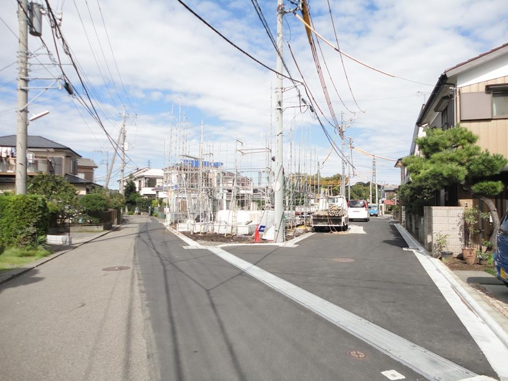 Local photos, including front road. Selling local photo