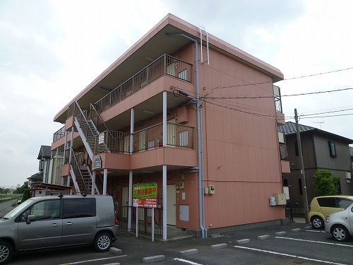 Building appearance. Property is along the river