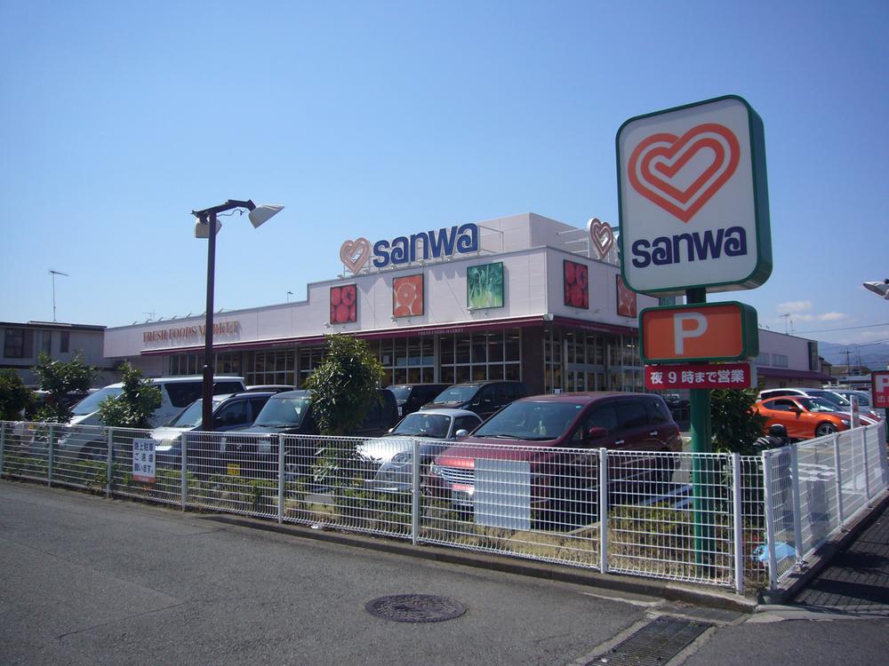 Supermarket. 850m to Super Sanwa