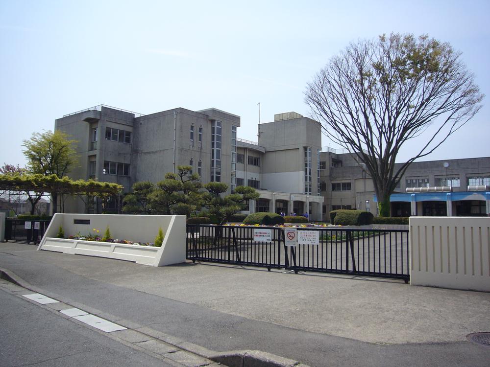 Junior high school. Sagamihara Municipal upper groove 400m to the south junior high school