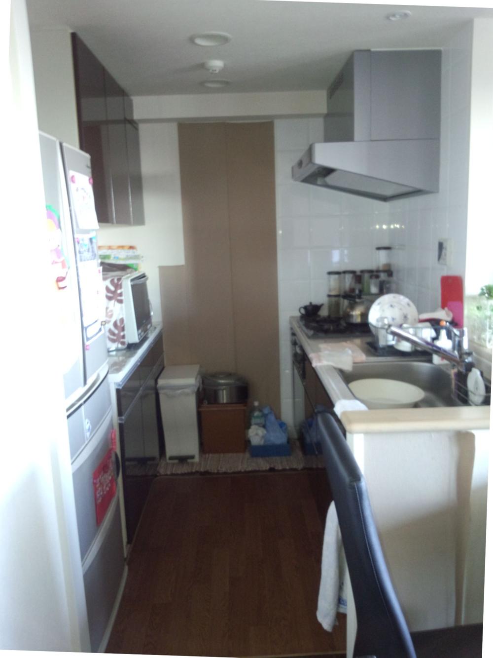 Kitchen. Local (November 24, 2013) Shooting