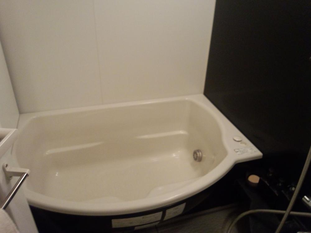 Bathroom. Local (November 24, 2013) Shooting