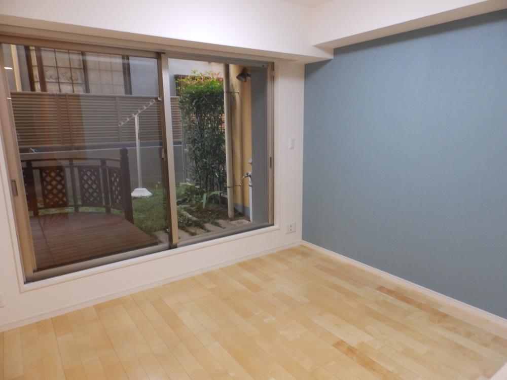 Living. Local (10 May 2013) Shooting