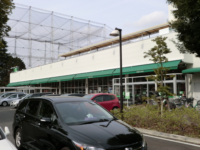 Supermarket. Food 800m until one (super)