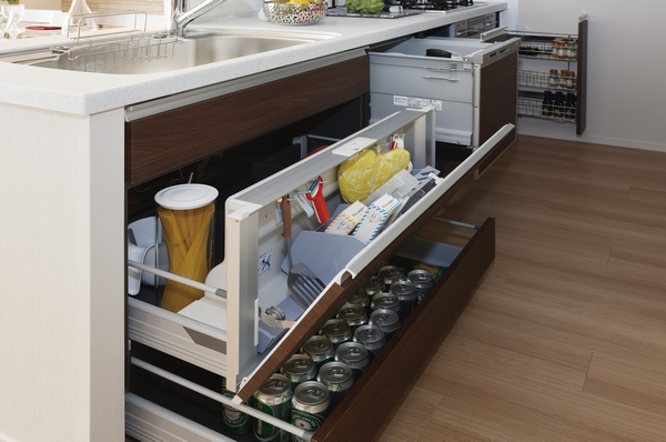 <Kitchen storage> storage adopts out is effortless sliding. further, Convenient pocket storage to open with one push, Convenient to take out the knives and kitchen tools. It has also been consideration safety with a child lock.