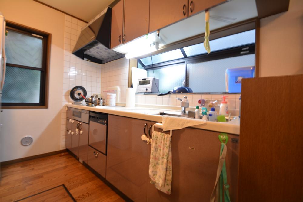 Kitchen. Indoor (11 May 2013) Shooting