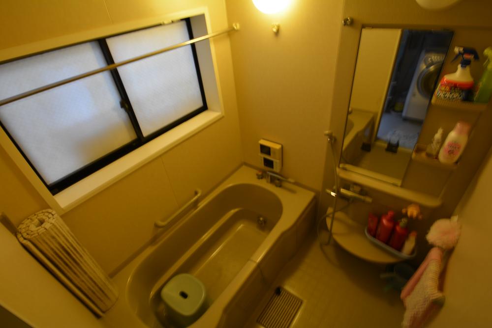 Bathroom. Indoor (11 May 2013) Shooting