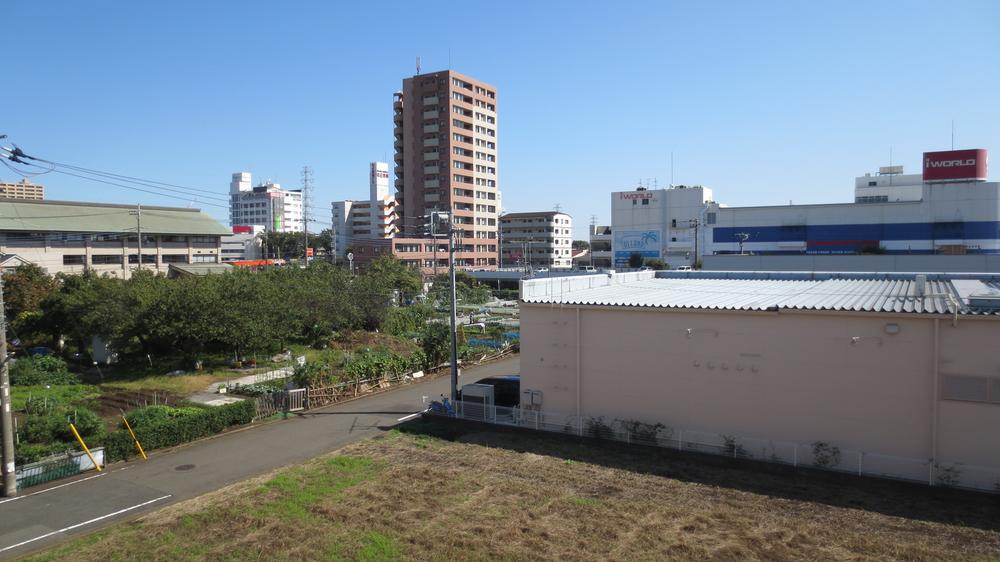 View photos from the dwelling unit. View from the site (October 2013) Shooting