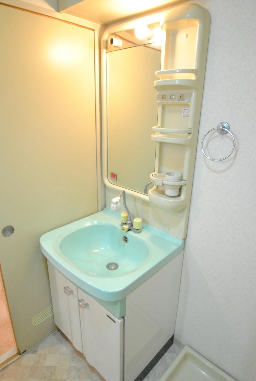 Wash basin, toilet. Washstand photo (September 2013) Shooting