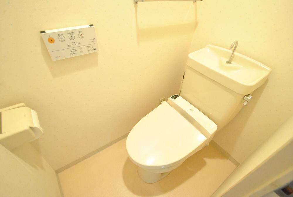 Toilet. Toilet photo (September 2013) Shooting