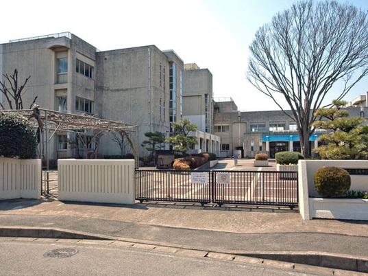 Junior high school. The upper groove to South Junior High School 1050m