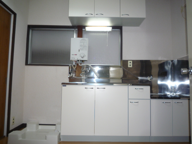 Kitchen. Gas stove installation Allowed. 