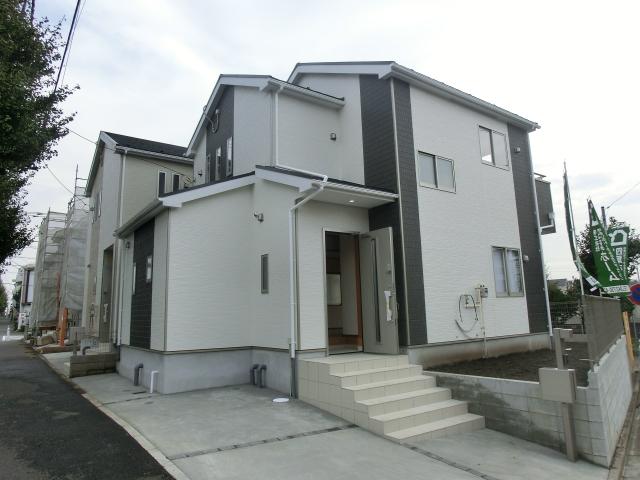 Local appearance photo. 1 Building