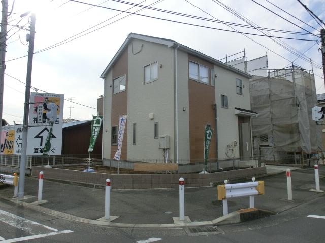 Local appearance photo. Building 3