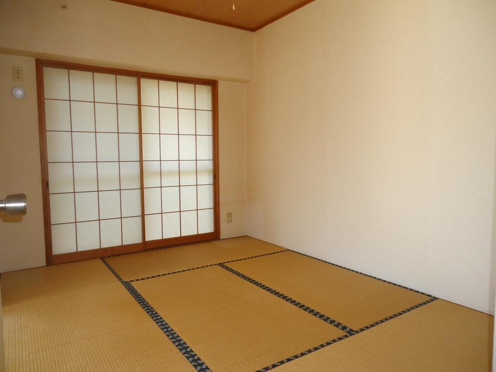 Non-living room. Japanese-style room is about 6 pledge to settle down with a.