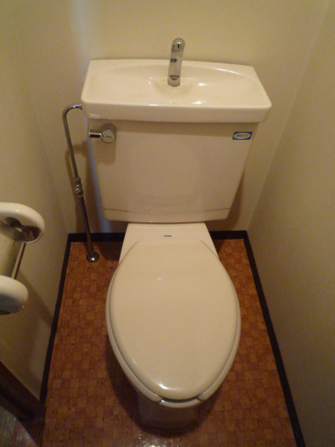 Toilet. Of course Bathing ・ Toilet is a separate room.