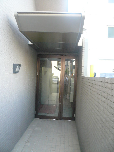 Entrance. The entrance is Lifts.