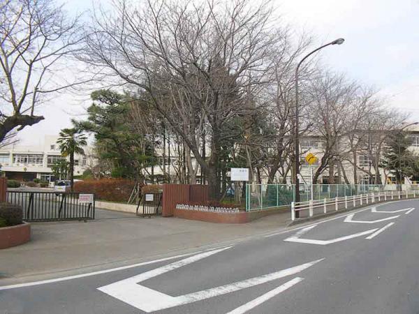 Junior high school. Onokita 950m until junior high school