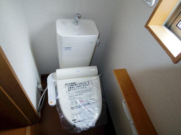 Toilet. Indoor (10 May 2013) Shooting