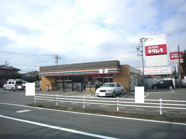 Convenience store. 80m to Seven-Eleven