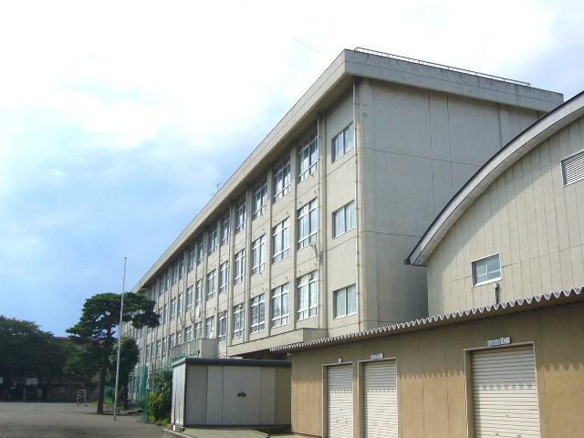 Junior high school. Yasaka 1440m until junior high school