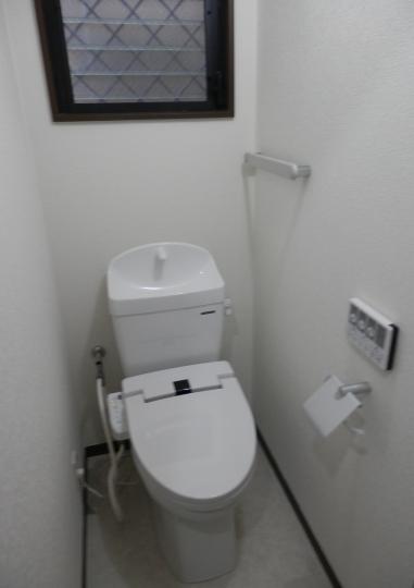 Toilet. Indoor (10 May 2013) Shooting