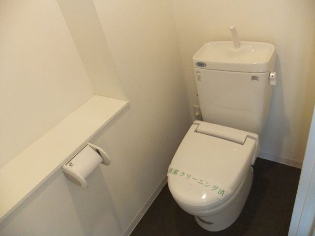 Toilet. It is a photograph of another in Room. Please refer to.
