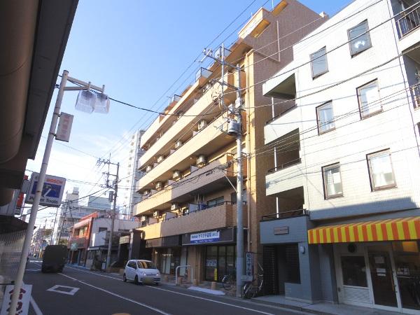 Other local. Front street: local (11 May 2013) Shooting