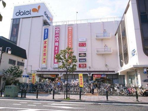 Supermarket. Until Daiei upper groove shop of 1233m large shopping center. Located on the upper groove Station.