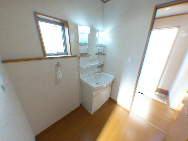 Wash basin, toilet. Indoor (12 May 2013) Shooting