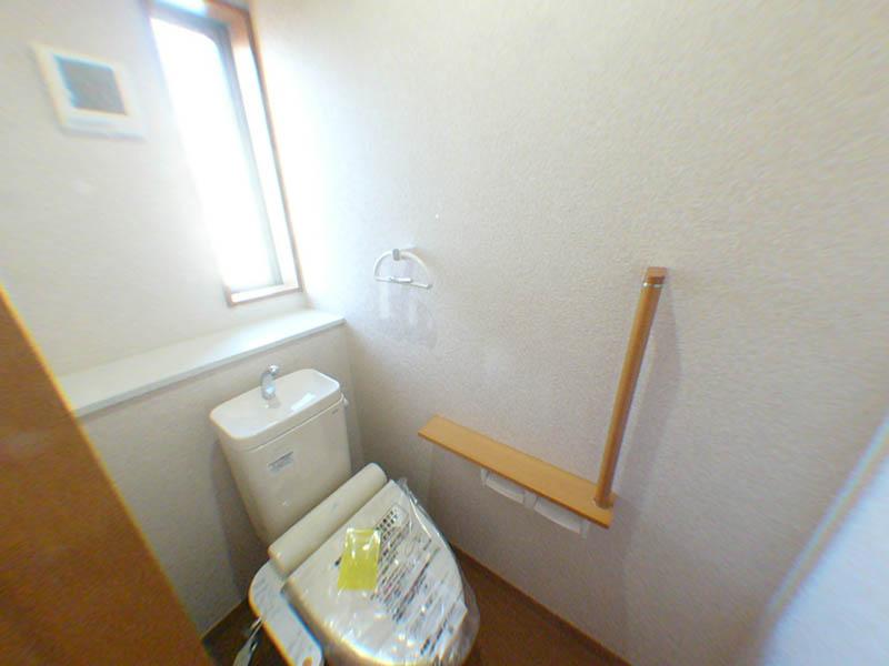 Toilet. Indoor (12 May 2013) Shooting