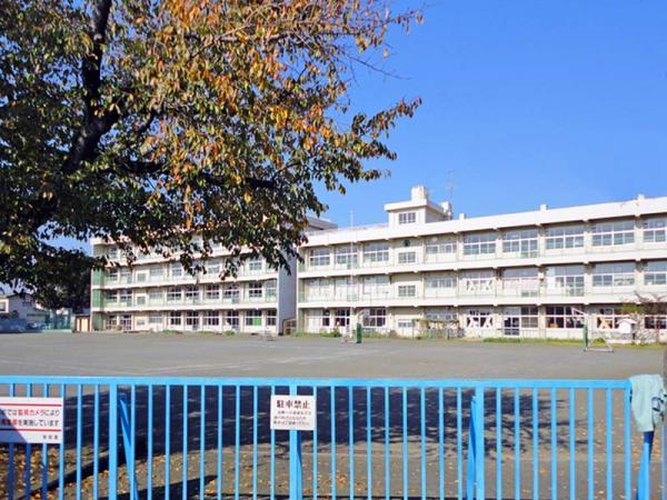 Primary school. 1200m to Namiki Elementary School