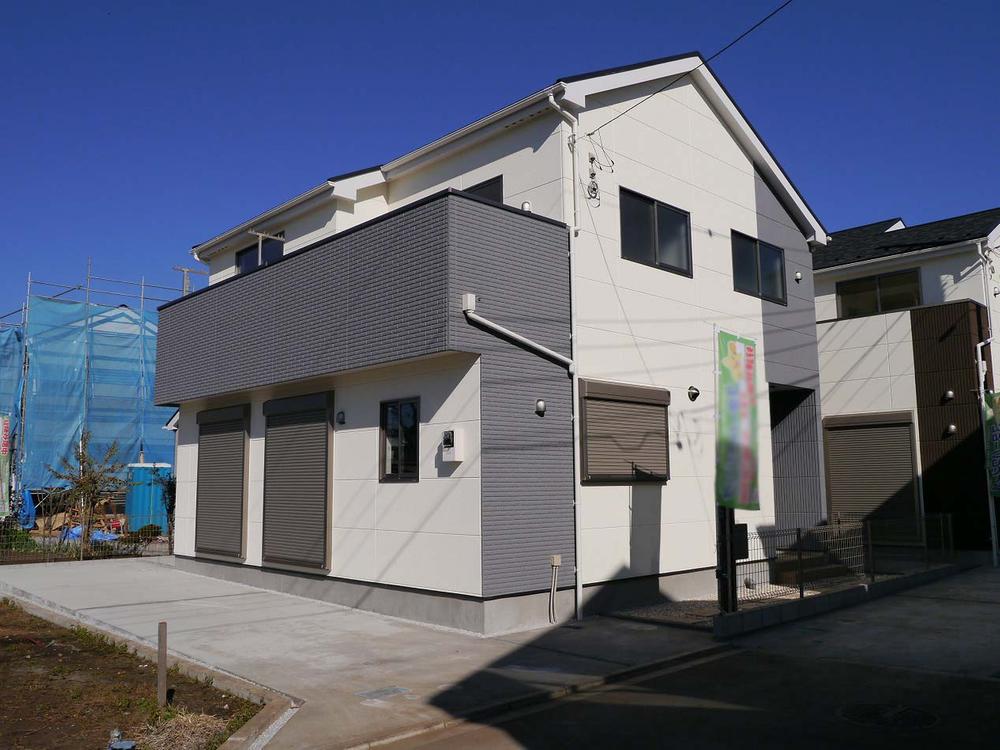 Local appearance photo. Vanden Station 6 min. Walk ・ Supermarket ・ Drugstore walk is 3 minutes and living convenient environment. Beautiful streets in the development subdivision.