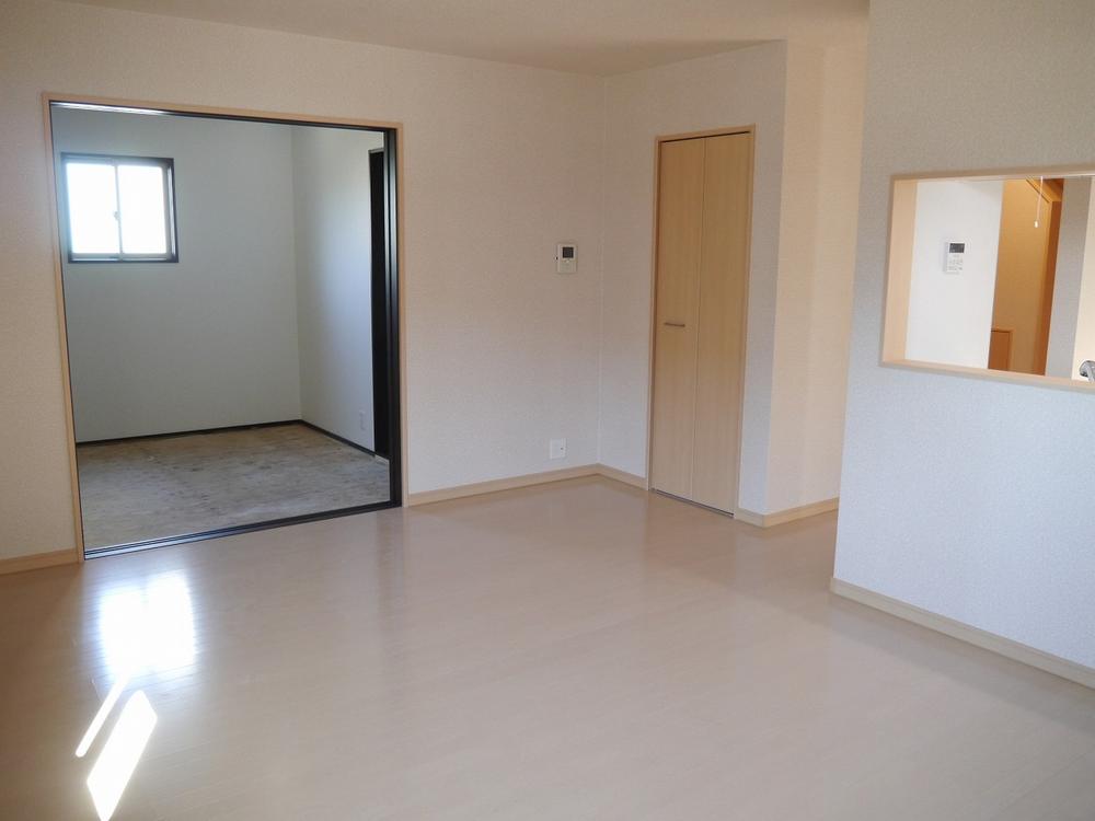 Living. All room pair glass, Shutters standard